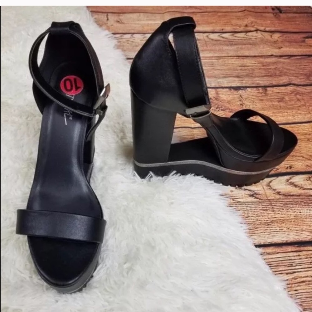Nasty gal black Hollow pumps /wedges